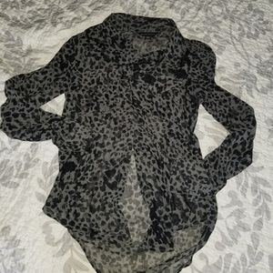 Leopard button up top xs
